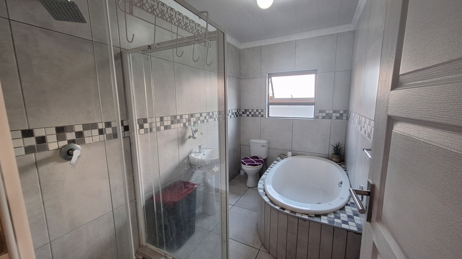 4 Bedroom Property for Sale in Velddrif Western Cape